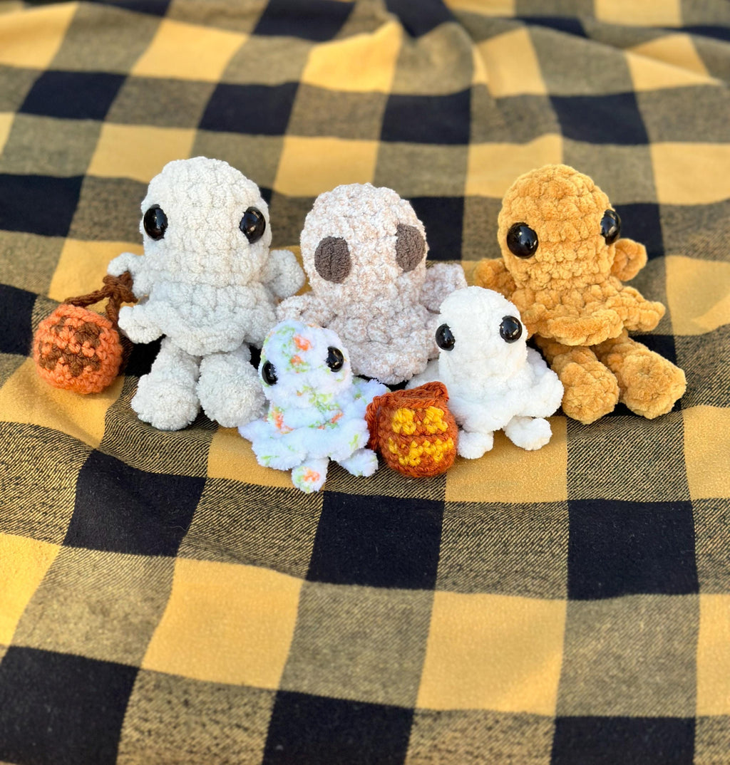 No-Sew Groovy Ghosts With Flower Mod Crochet Pattern | Willa and Wisp | Bloom and Bud | Ghost | Flower | Whimsical | Amigurumi | Spring