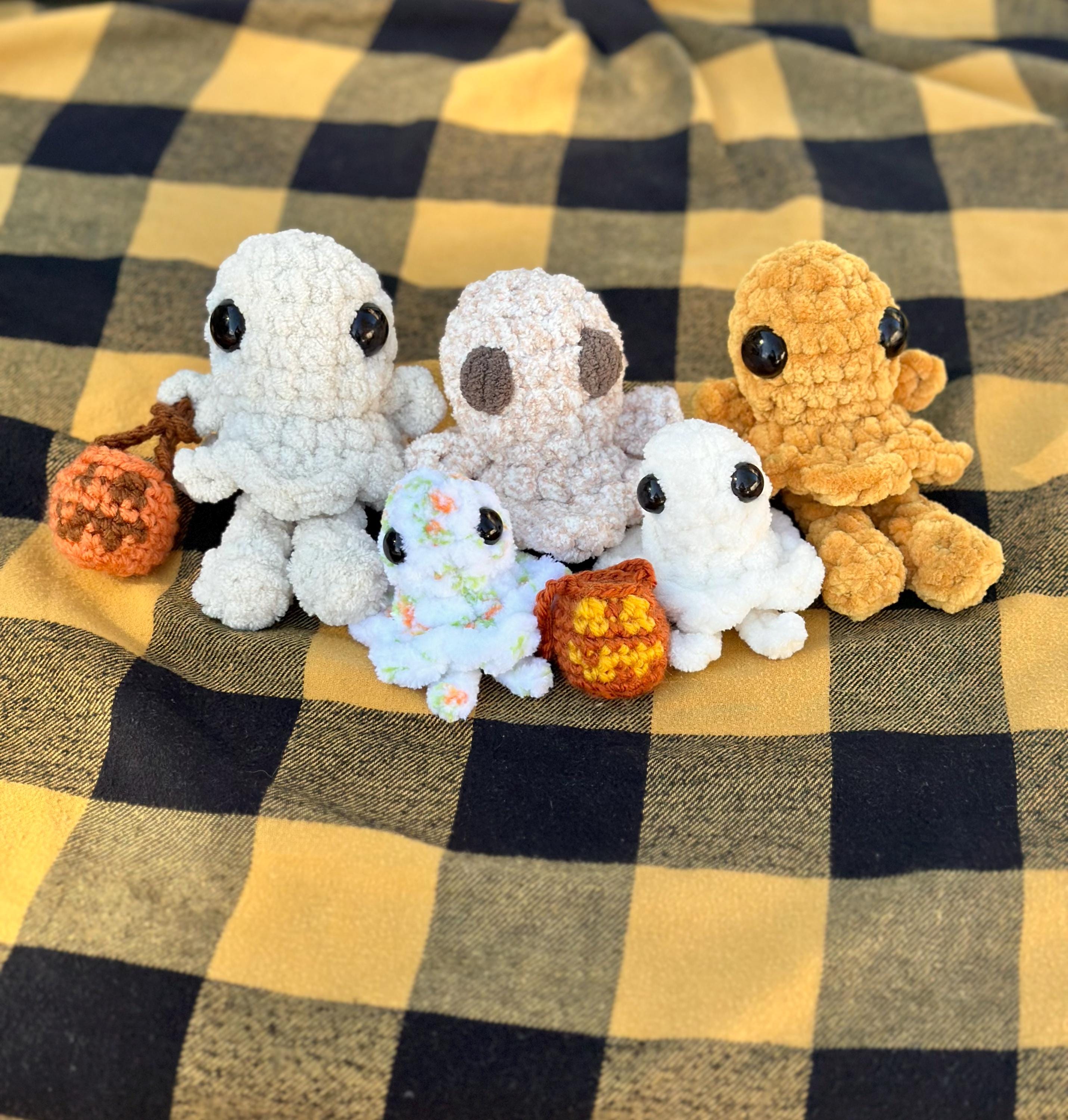 No-Sew Groovy Ghosts With Flower Mod Crochet Pattern | Willa and Wisp | Bloom and Bud | Ghost | Flower | Whimsical | Amigurumi | Spring