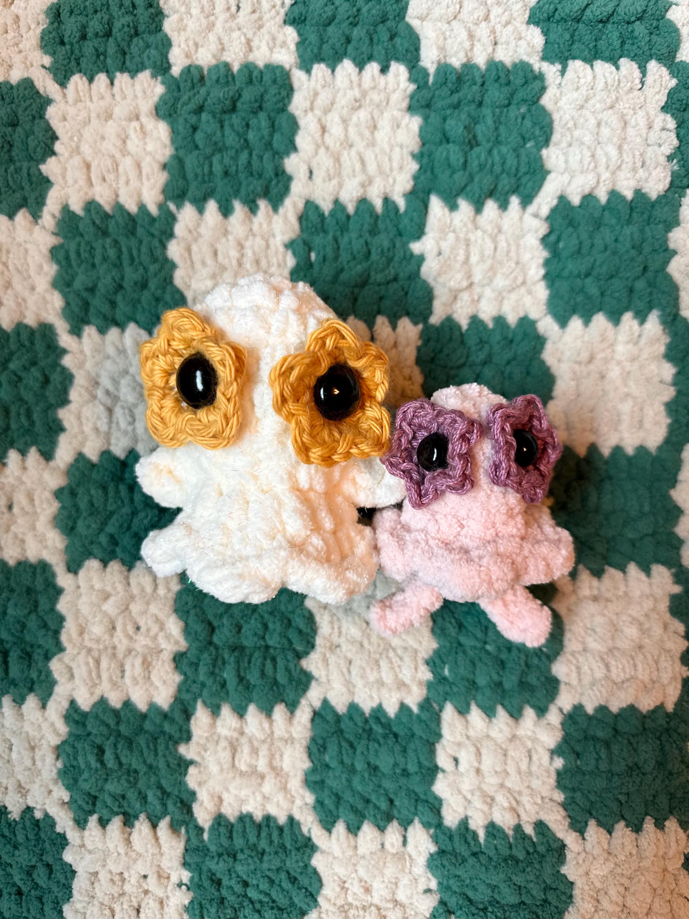 No-Sew Groovy Ghosts With Flower Mod Crochet Pattern | Willa and Wisp | Bloom and Bud | Ghost | Flower | Whimsical | Amigurumi | Spring